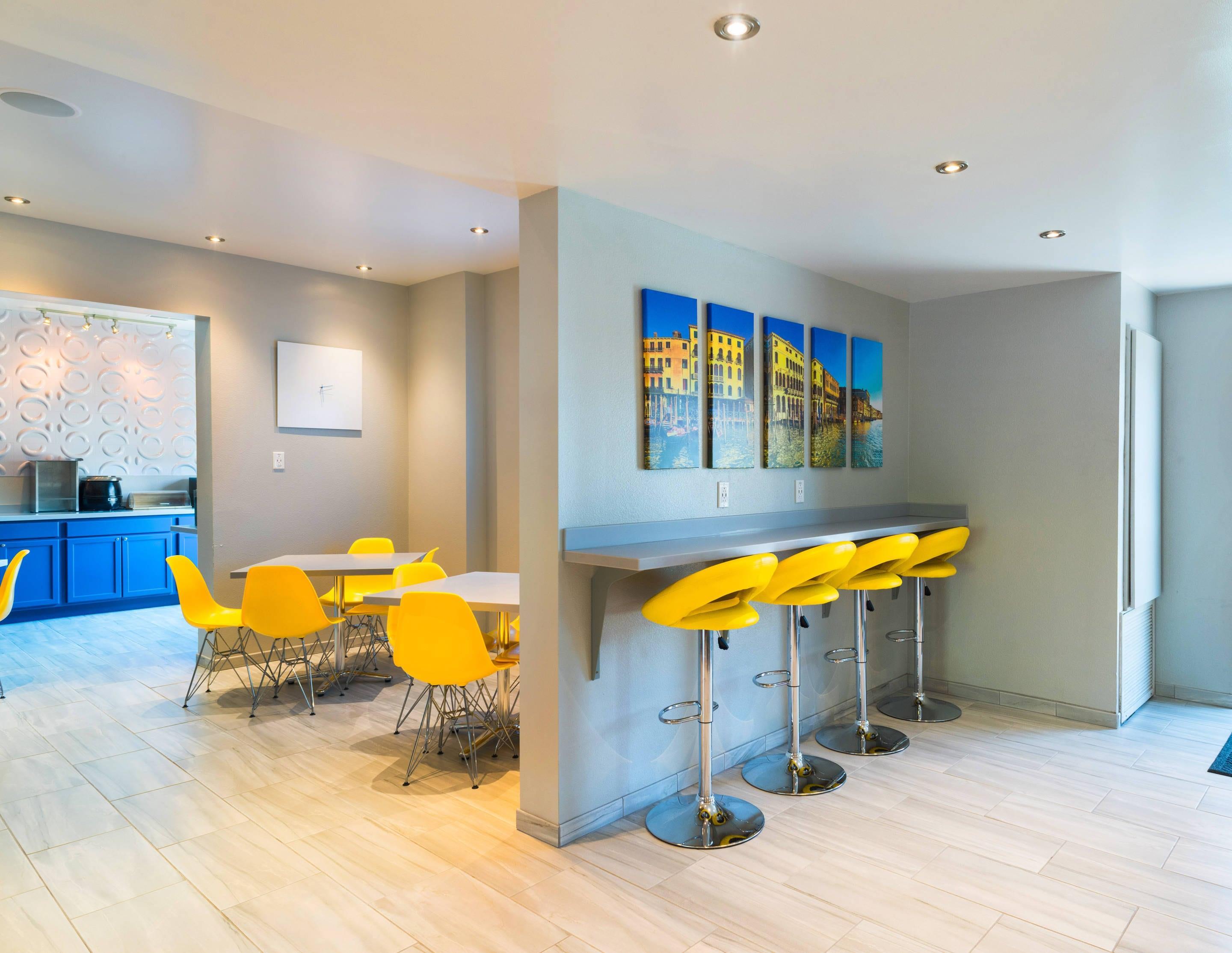 Breakfast area | Studio Z, Ascend Hotel Collection