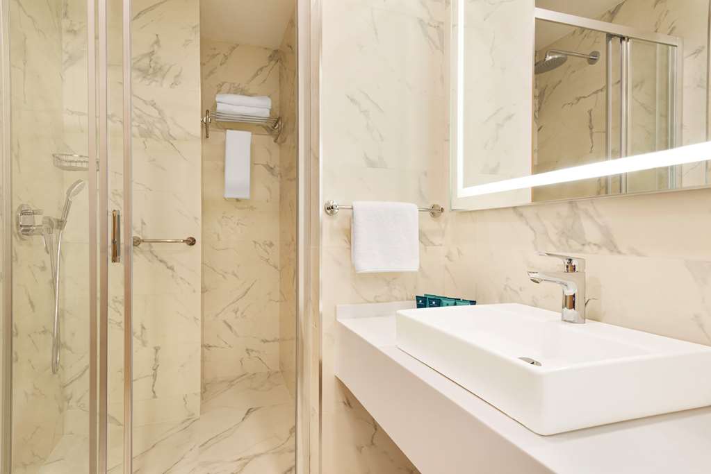TRYP BY WYNDHAM ISTANBUL ATASEHIR-guestroom-Guest Room,Bathroom,On-Site.jpg