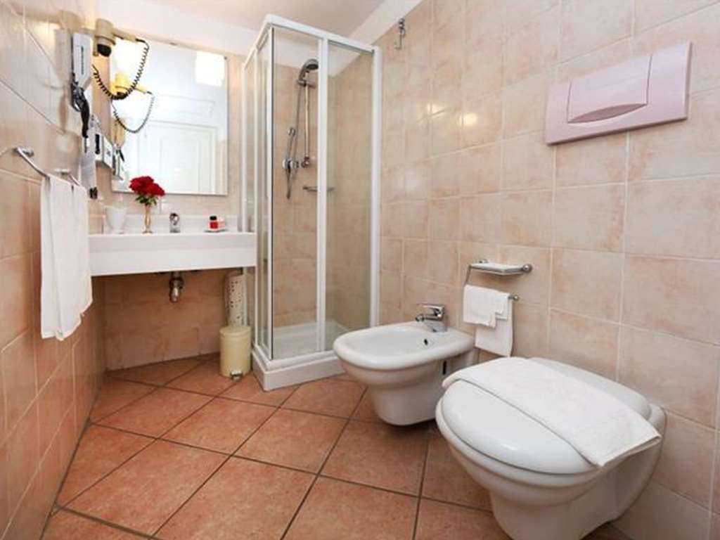HOTEL VILLA SONIA-guestroom-Guest Room,Bathroom,On-Site.jpg