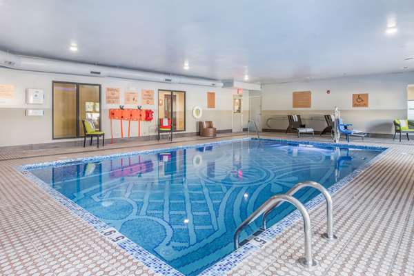 Pool - Leo Collection Hotel Lincoln Park - I-75, Exit 41