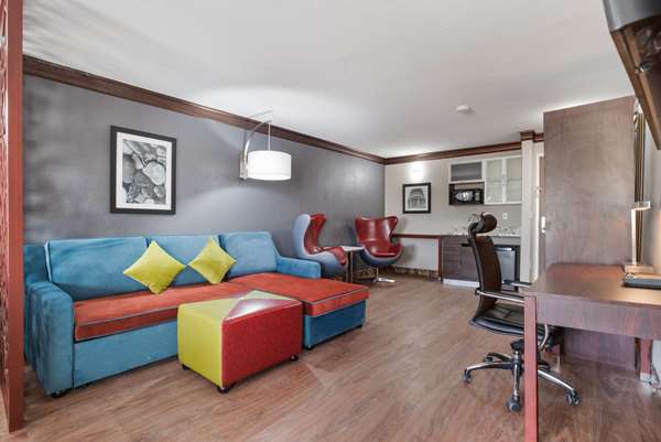 Suite - Leo Collection Hotel Lincoln Park - I-75, Exit 41