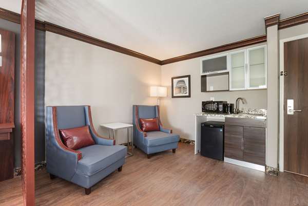 Suite - Leo Collection Hotel Lincoln Park - I-75, Exit 41