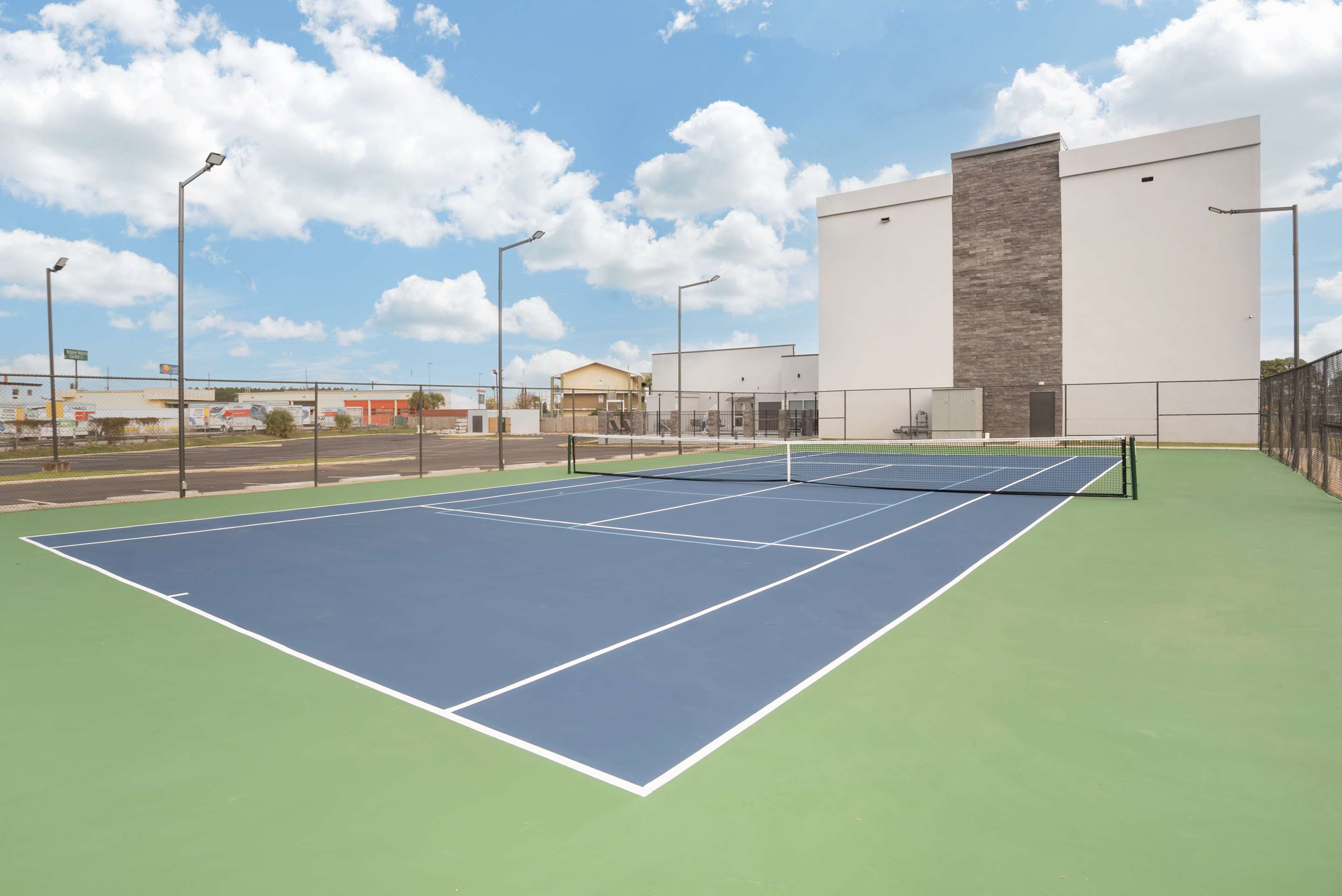 Tennis Court | Best Western Plus Mobile Inn & Suites