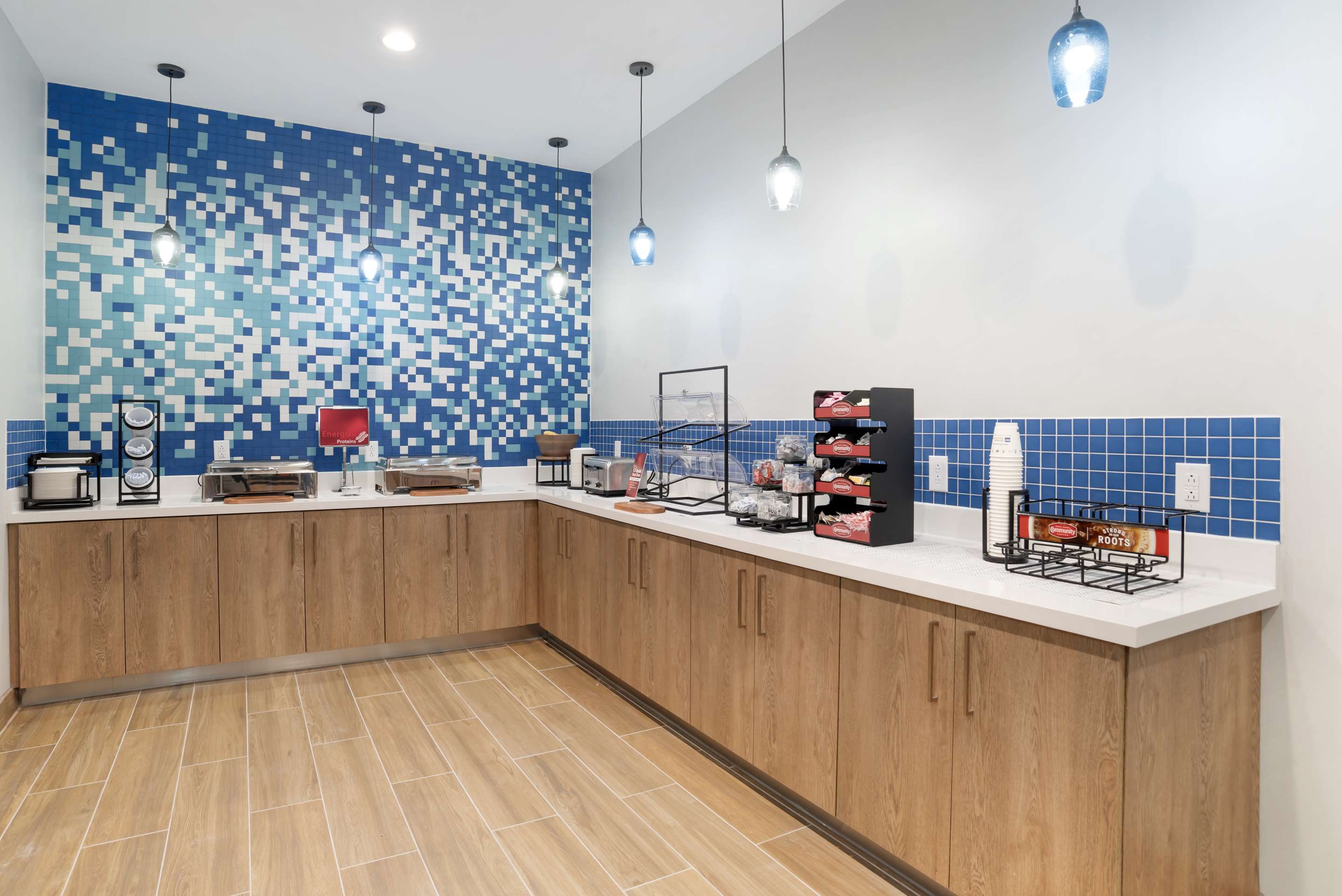 Breakfast Area | Best Western Plus Mobile Inn & Suites