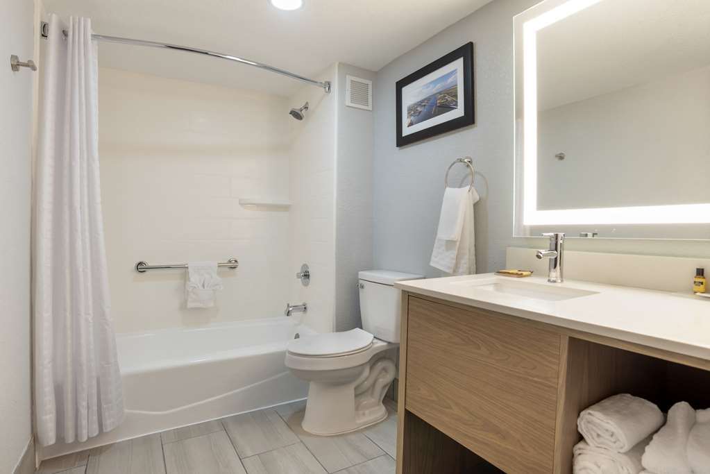 Best Western Plus Mobile Inn & Suites-guestroom-Guest Room,Bathroom,On-Site.jpg
