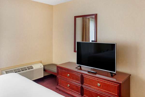 Suite - Quality Inn & Suites Edmonton International Airport Leduc