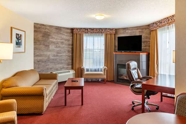Suite - Quality Inn & Suites Edmonton International Airport Leduc