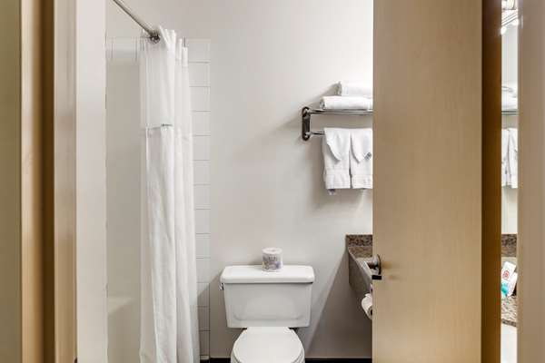  - Quality Inn & Suites Edmonton International Airport Leduc
