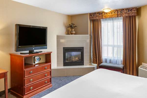 Suite - Quality Inn & Suites Edmonton International Airport Leduc