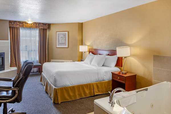Suite - Quality Inn & Suites Edmonton International Airport Leduc
