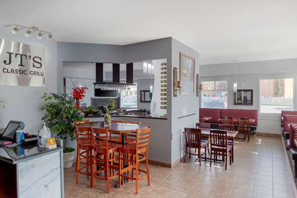 Restaurant - Quality Inn & Suites Edmonton International Airport Leduc