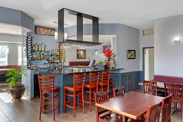 Restaurant - Quality Inn & Suites Edmonton International Airport Leduc