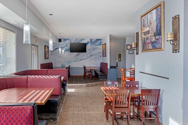 Restaurant - Quality Inn & Suites Edmonton International Airport Leduc