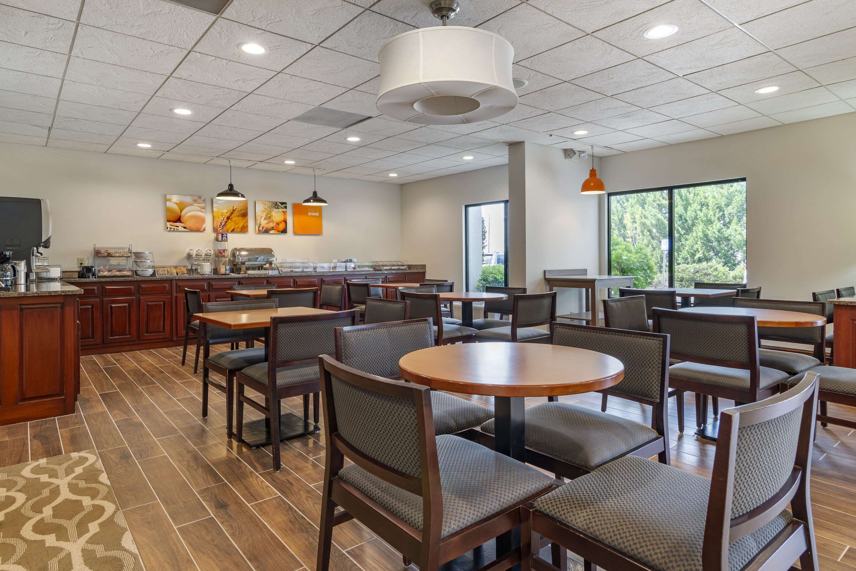 Enjoy breakfast in this seating area | Comfort Inn & Suites Dahlonega University Area