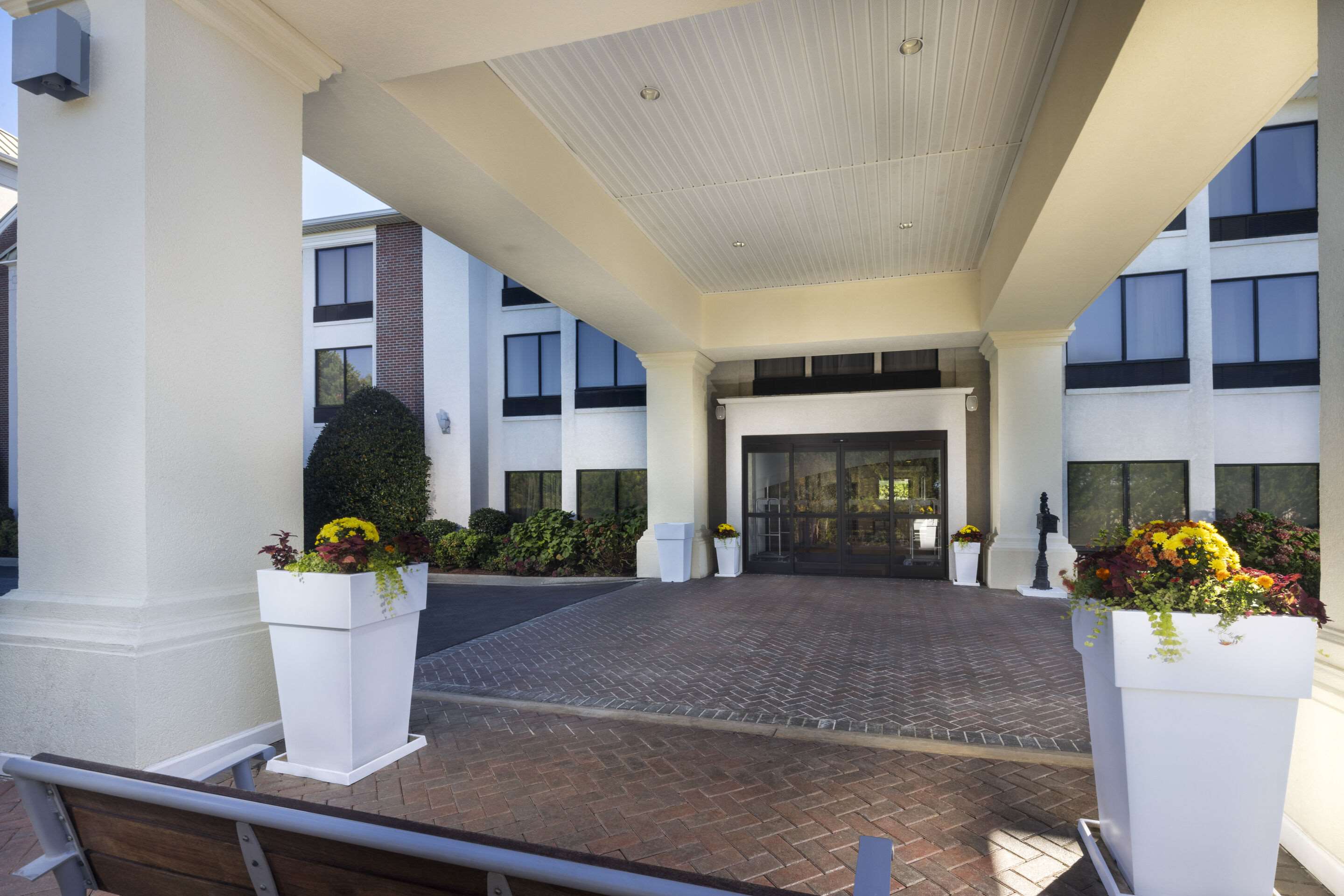 Hotel entrance | Comfort Inn & Suites Dahlonega University Area
