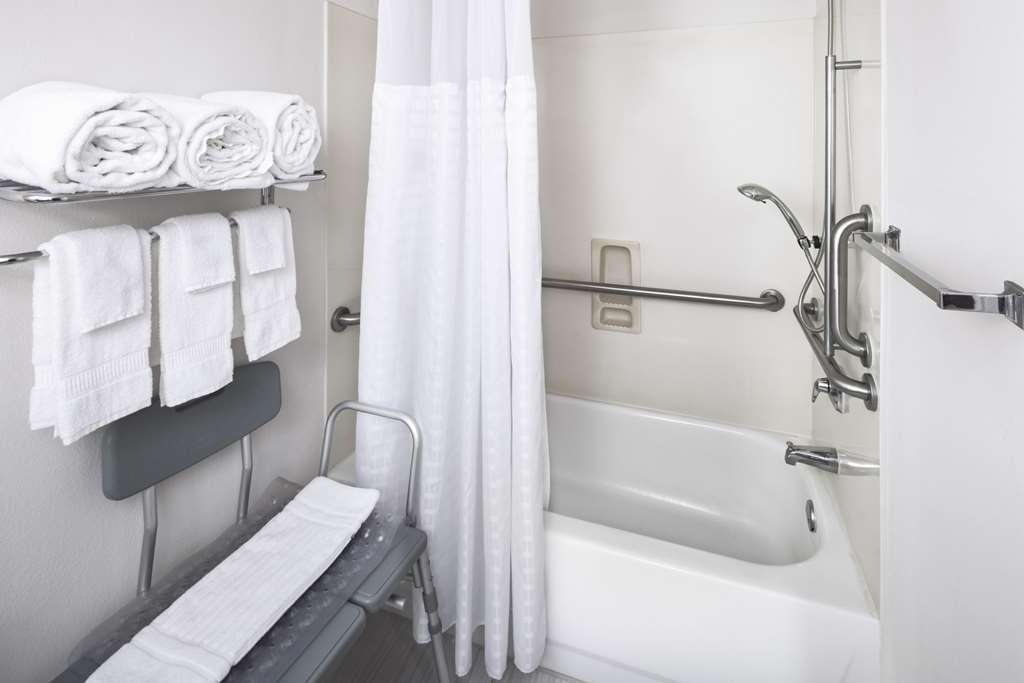 COMFORT INN AND SUITES DAHLONEGA UN-guestroom-Guest Room,Bathroom,On-Site.jpg