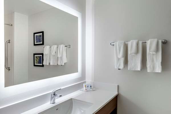 Suite - Comfort Suites Grandview