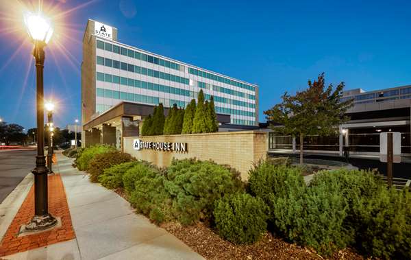 Exterior view - State House Inn Springfield