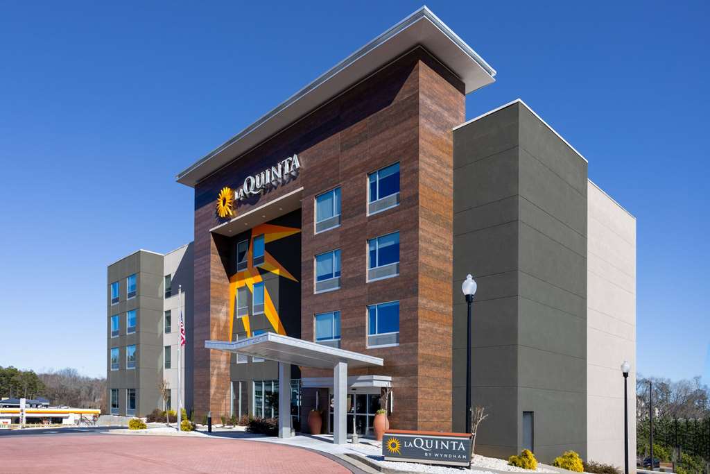 La Quinta Inn & Suites by Wyndham
