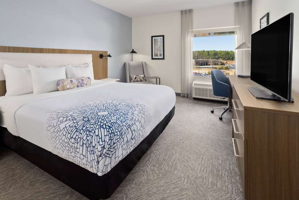 LA QUINTA INN & SUITES BY WYNDHAM L-guestroom-Guest Room,On-Site.jpg