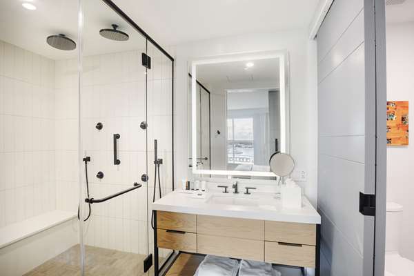  - Canopy by Hilton Hotel Waterfront Portland