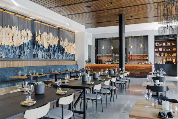 Restaurant - Canopy by Hilton Hotel Waterfront Portland