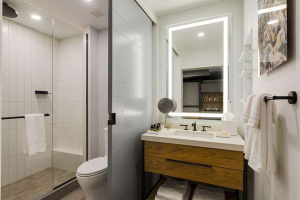  - Canopy by Hilton Hotel Waterfront Portland