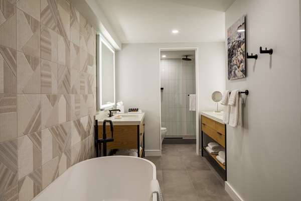  - Canopy by Hilton Hotel Waterfront Portland