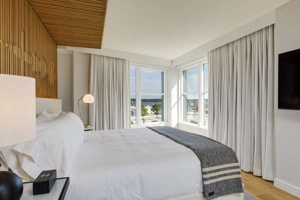  - Canopy by Hilton Hotel Waterfront Portland