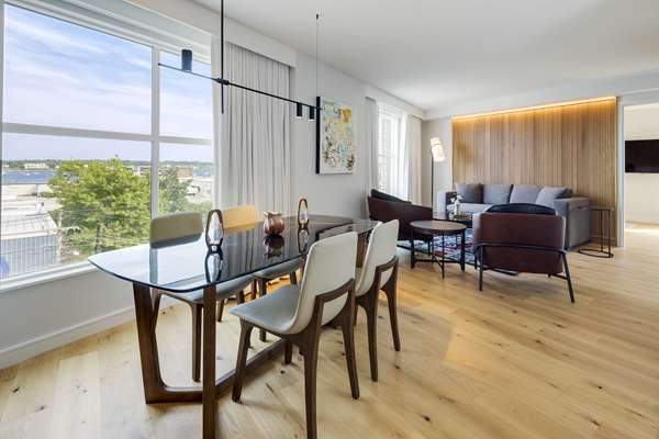  - Canopy by Hilton Hotel Waterfront Portland