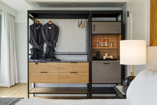  - Canopy by Hilton Hotel Waterfront Portland