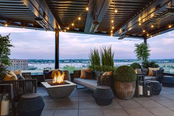 Bar - Canopy by Hilton Hotel Waterfront Portland