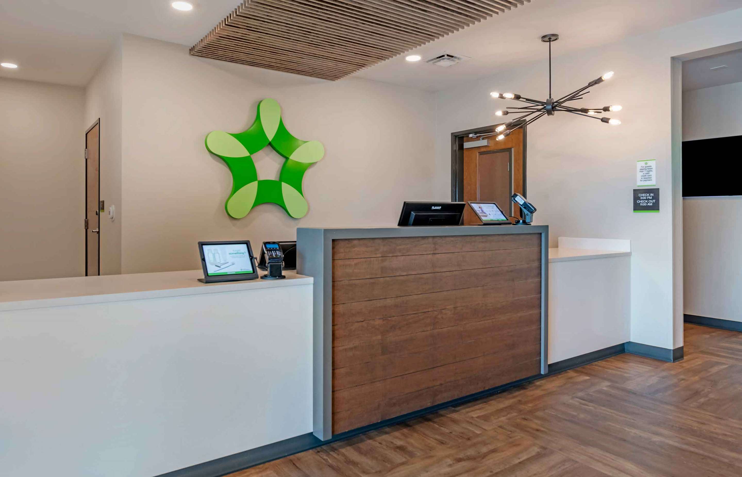 Lobby and Guest Check-in | Extended Stay America Premier Suites Melbourne I95