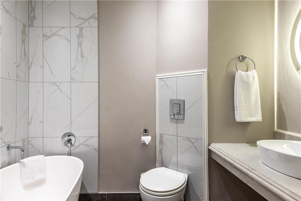 PREMIER EXPRESS INN GEORGE-guestroom-Guest Room,Bathroom,On-Site.jpg
