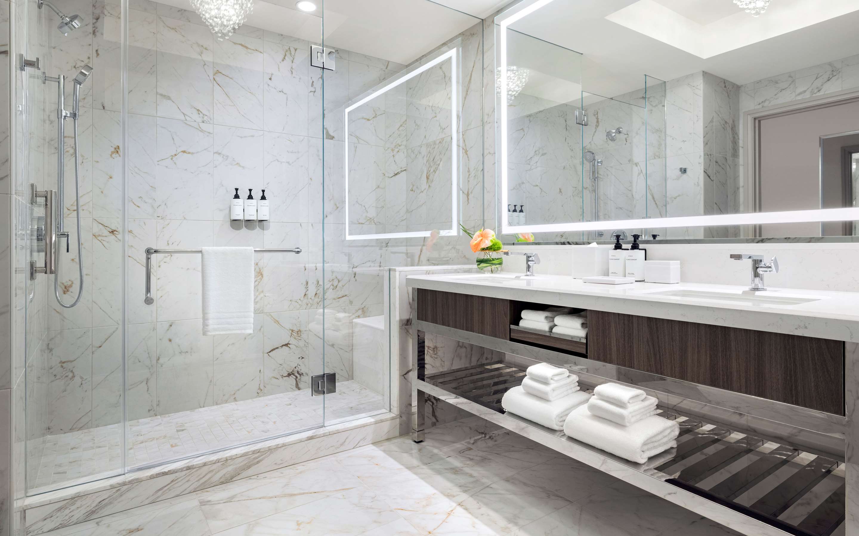 Guest room bath
