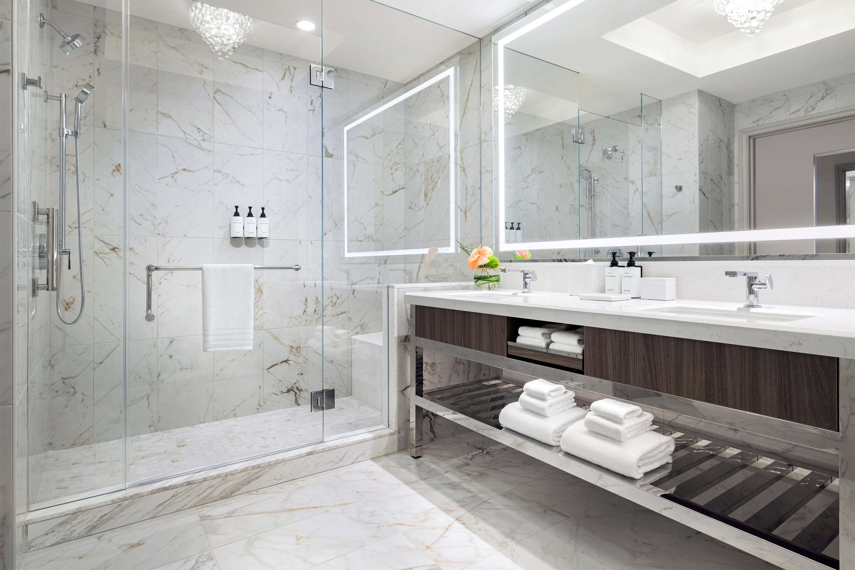 Guest room bath