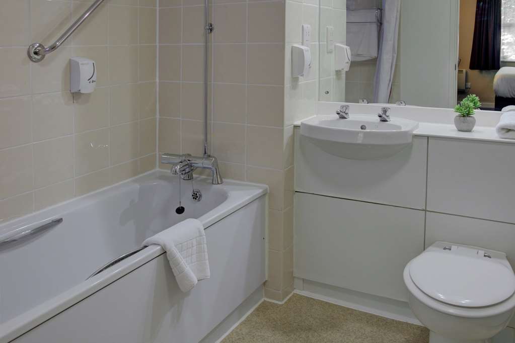 Embassy Newcastle, Sure Hotel Collection by Best Western-guestroom-Guest Room,Bathroom,On-Site.jpg