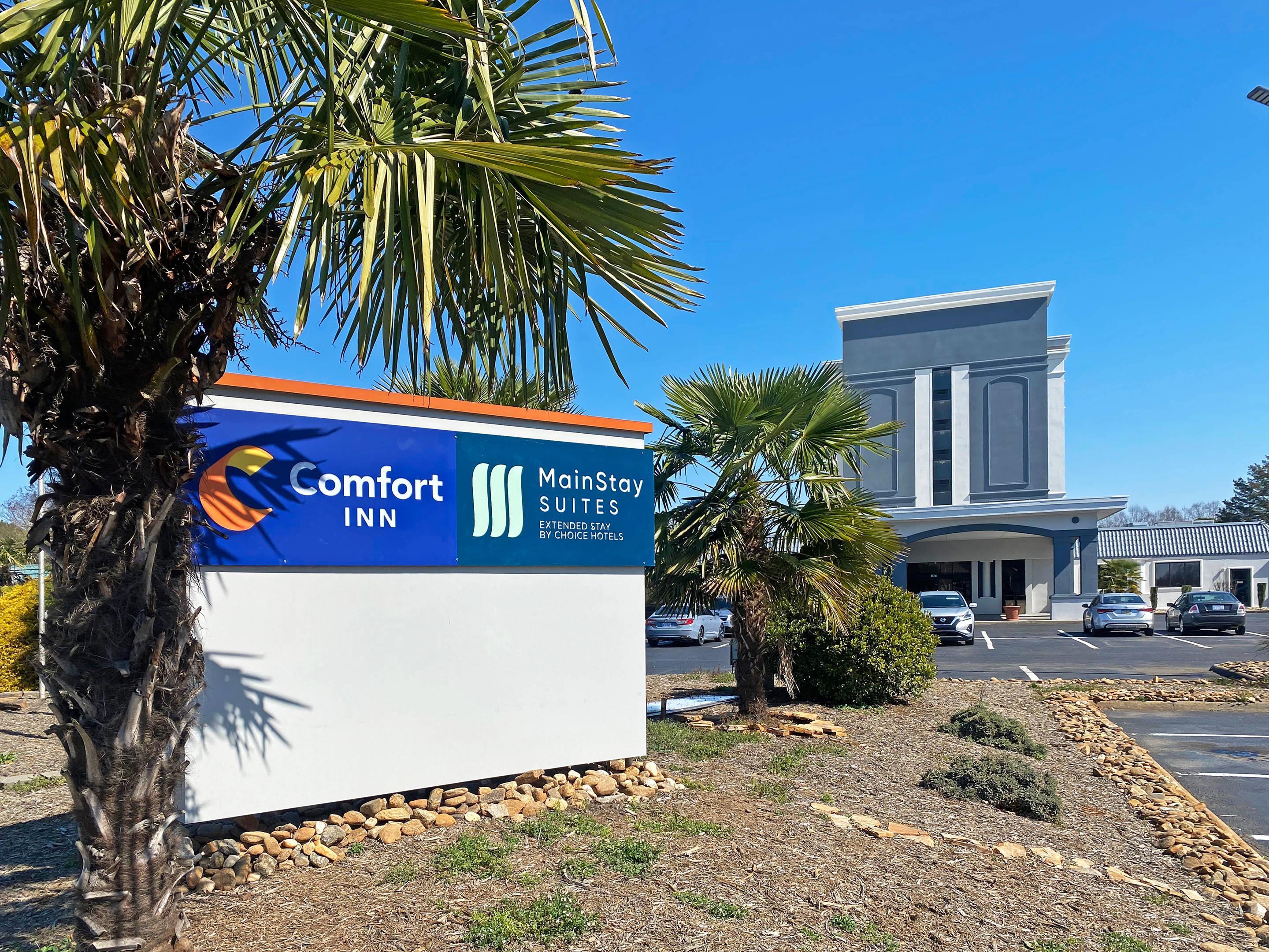 Hotel Entrance | Comfort Inn Conover-Hickory