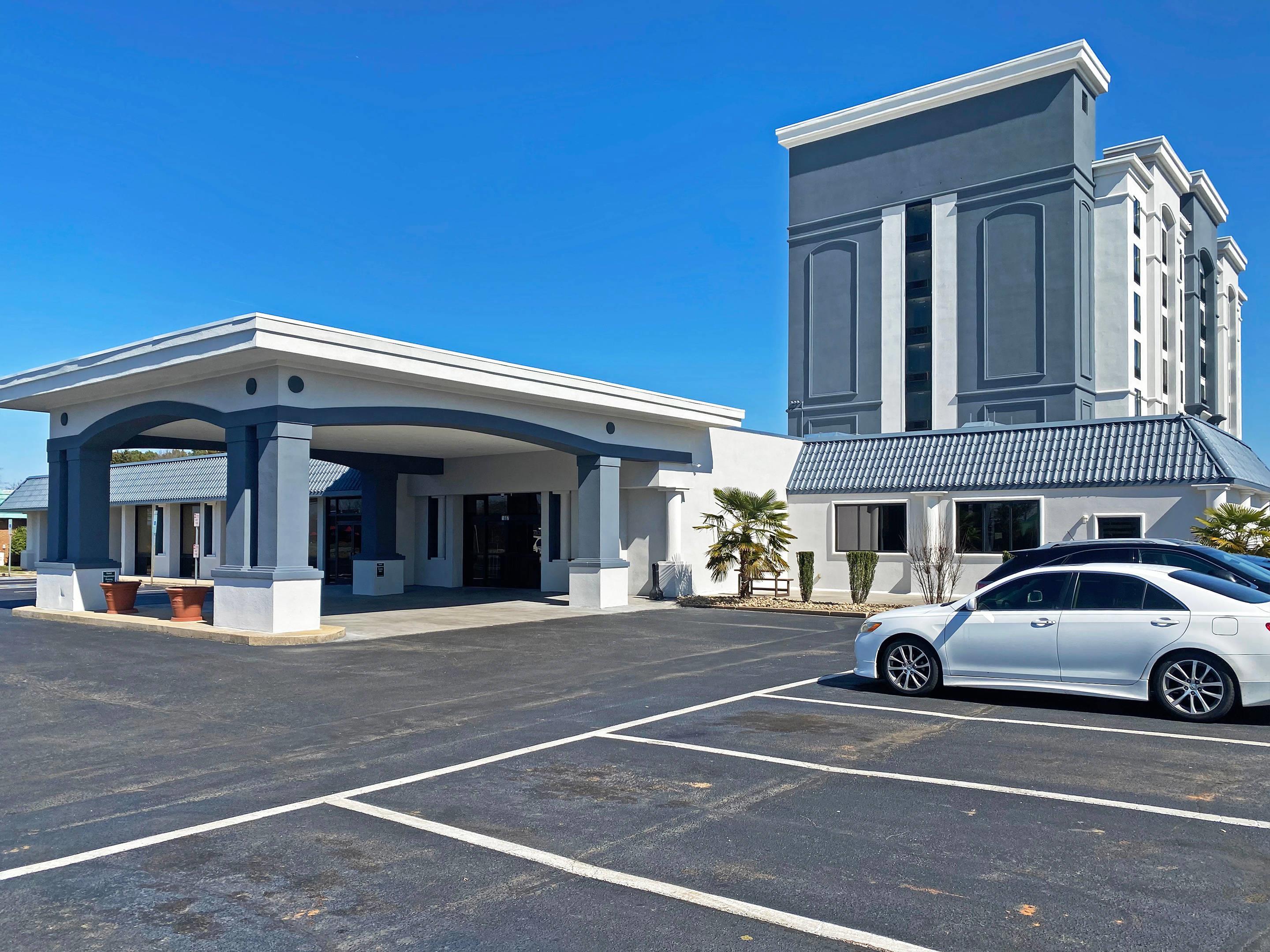 Hotel Entrance | Comfort Inn Conover-Hickory