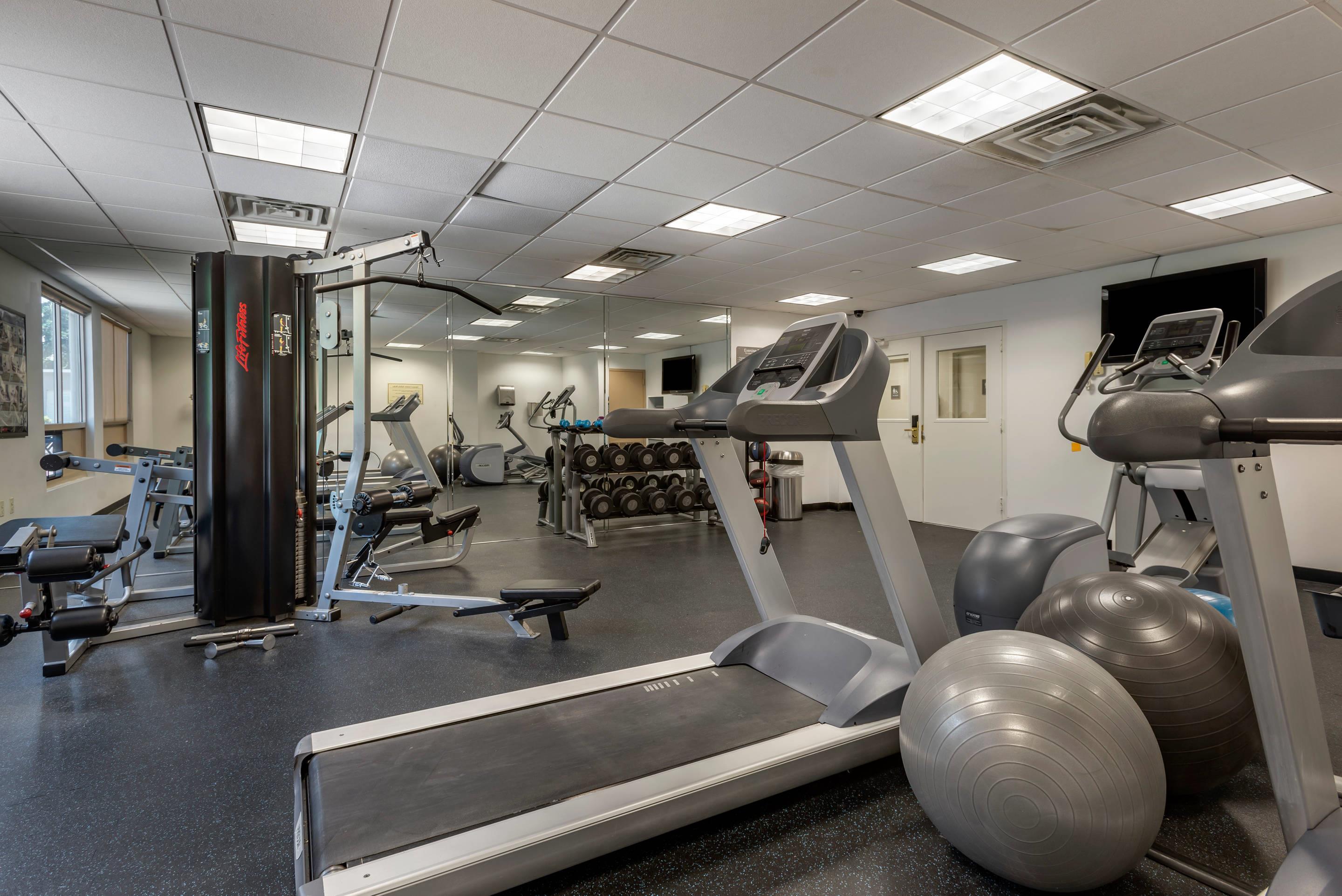Fitness center with television | MainStay Suites Horsham - Philadelphia