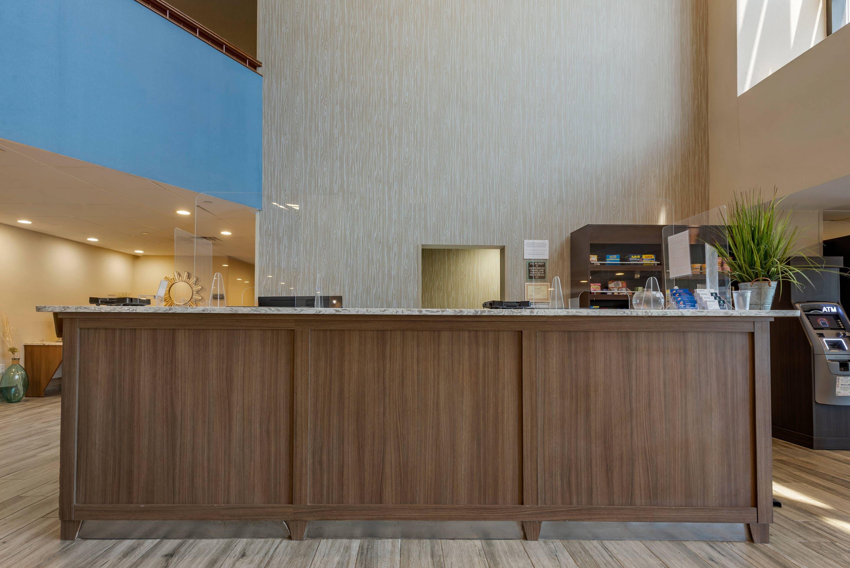 Front desk with friendly staff | MainStay Suites Horsham - Philadelphia