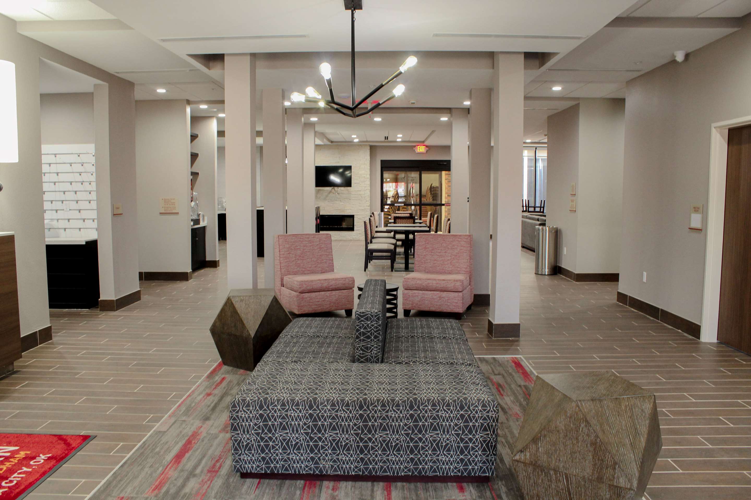 Lobby | Hawthorn Extended Stay by Wyndham Oklahoma City Airport