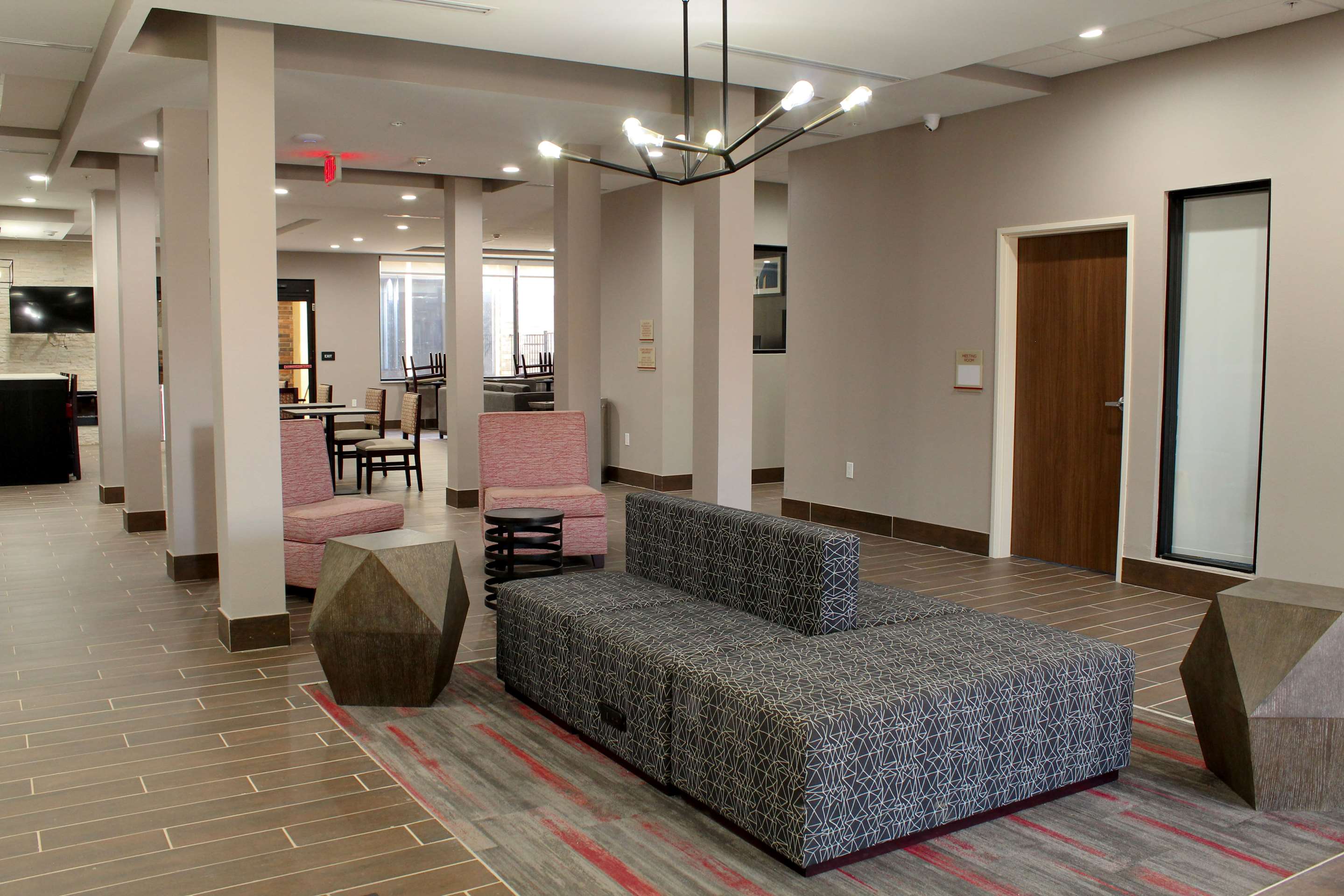 Lobby | Hawthorn Extended Stay by Wyndham Oklahoma City Airport