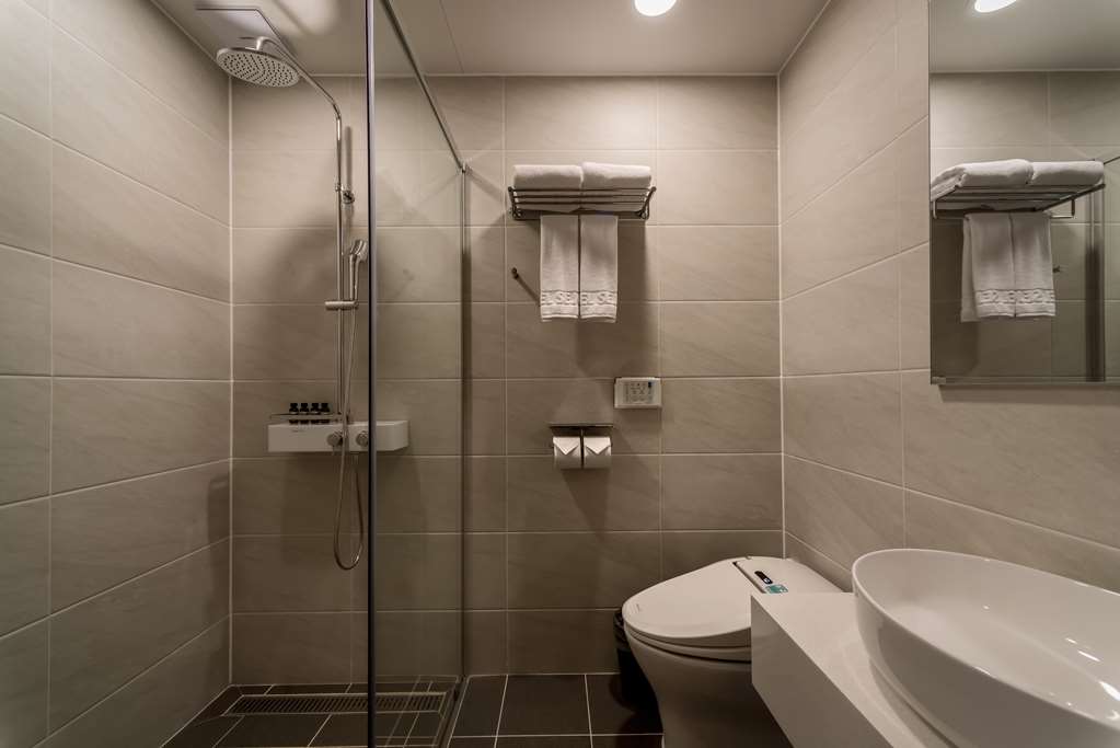 Best Western Plus Hotel Sejong-guestroom-Guest Room,Bathroom,On-Site.jpg