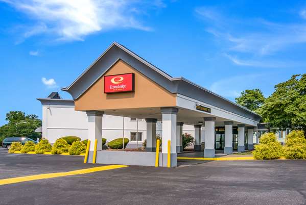 Exterior view - Econo Lodge Inn & Suites Chambersburg - I-81, Exit 14
