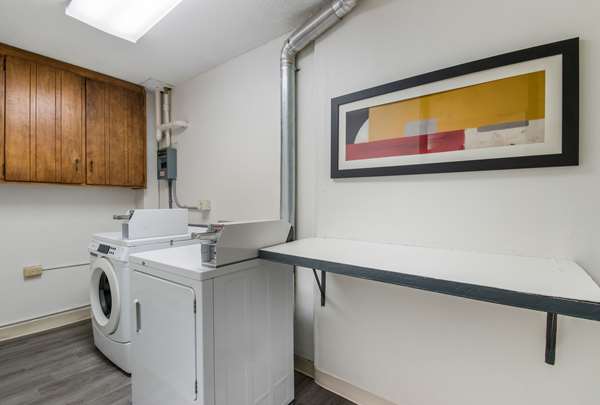 Amenities - Econo Lodge Inn & Suites Chambersburg - I-81, Exit 14