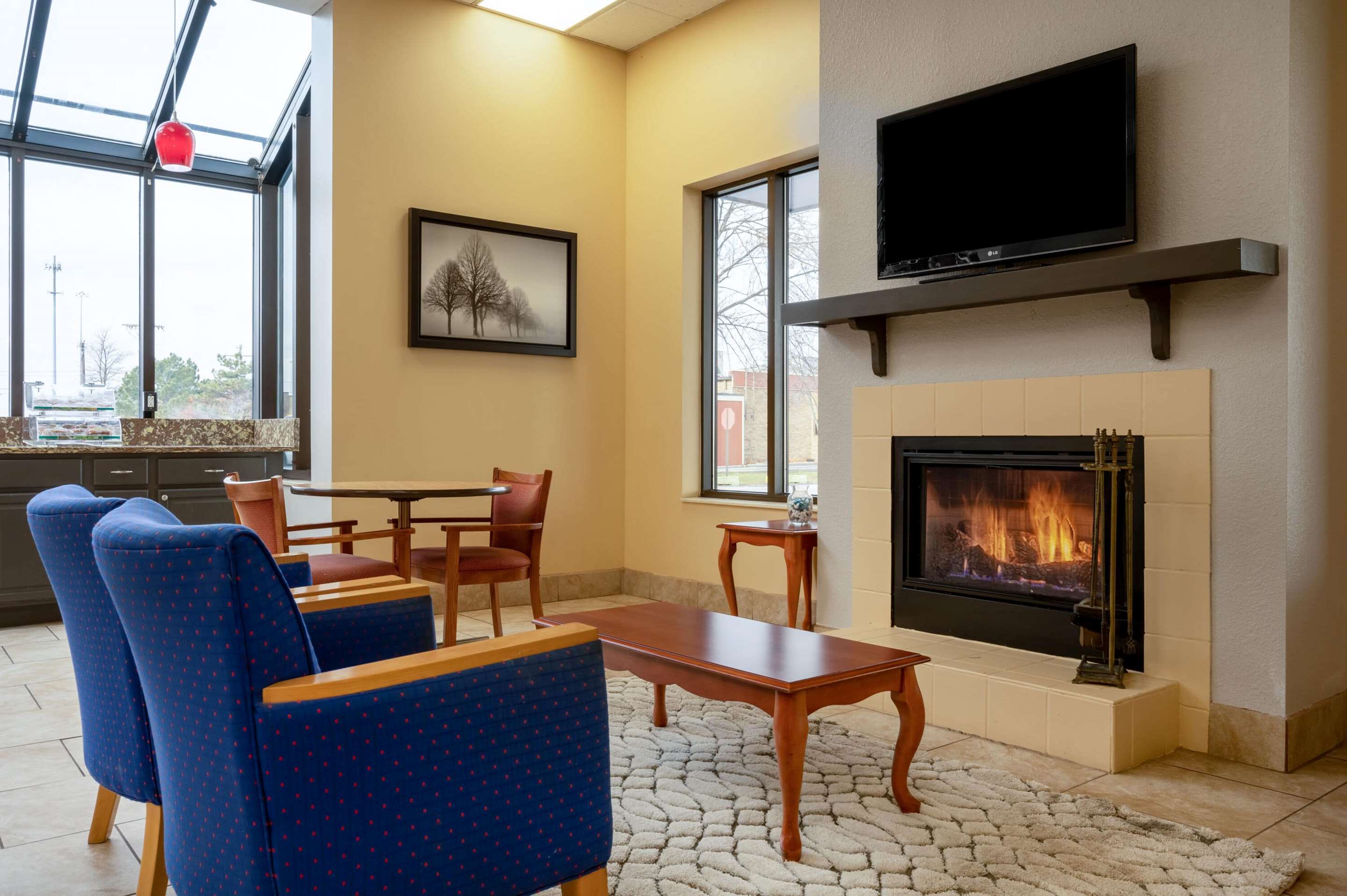 Lobby | Days Inn by Wyndham Perrysburg/Toledo