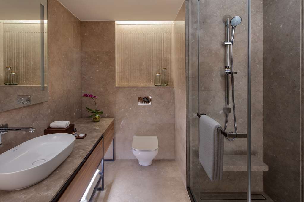 HYATT REGENCY TRIVANDRUM-guestroom-Guest Room,Bathroom,On-Site.jpg