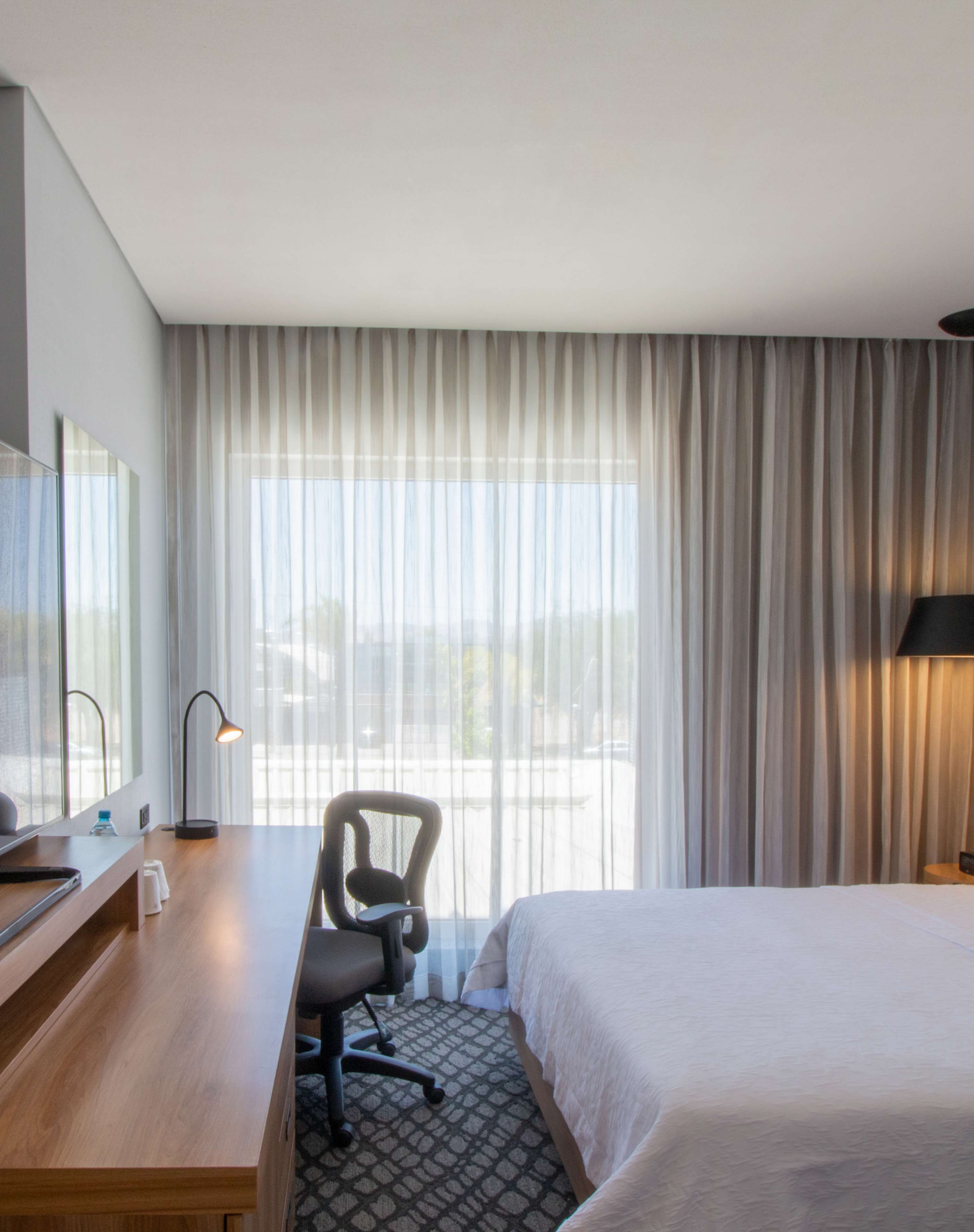 Hampton by Hilton Aguascalientes Downtown Room Type - 1QUEEN RM W FRIDGE BALCONY