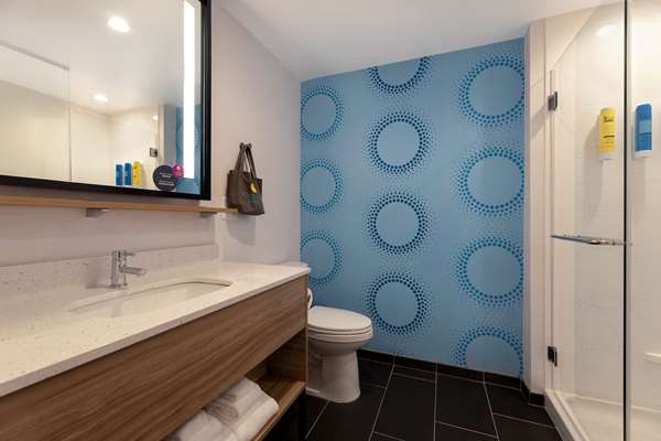  - Tru by Hilton Galleria Ballpark Atlanta - I-75, Exit 260